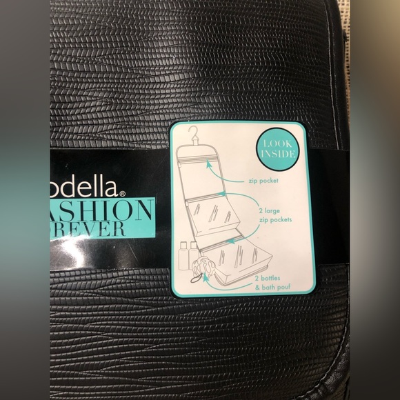 TRAVEL COSMETIC/TOILETRY BAG WITH HANGER - Picture 8 of 9